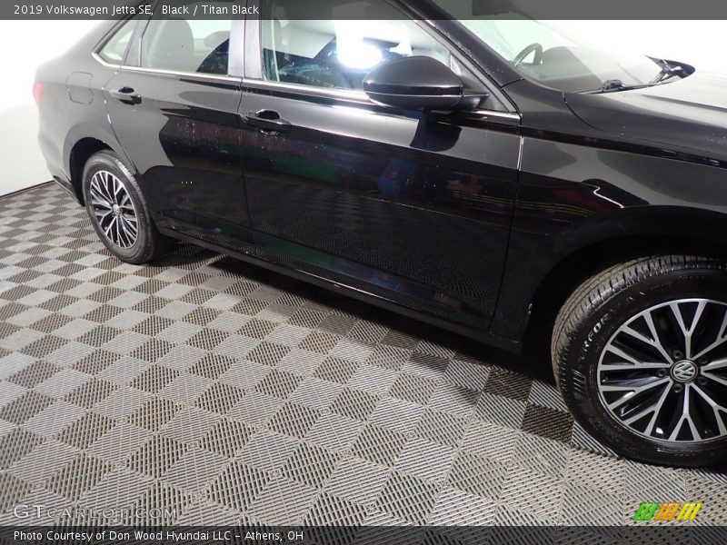 Black / Titan Black 2019 Volkswagen Jetta SE