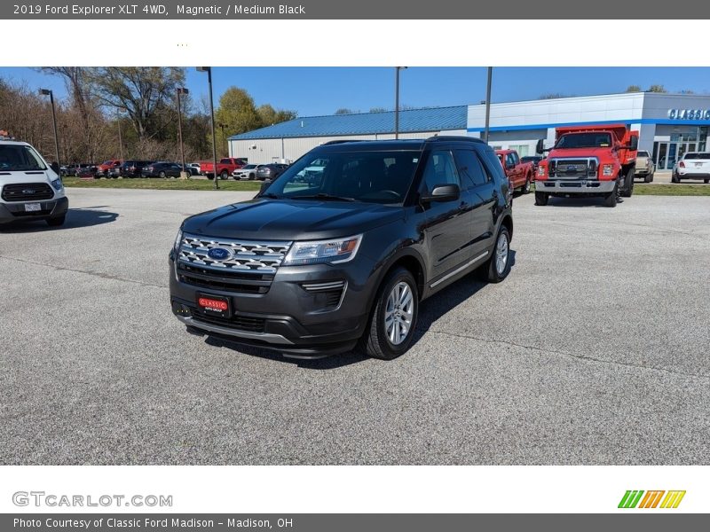 Magnetic / Medium Black 2019 Ford Explorer XLT 4WD