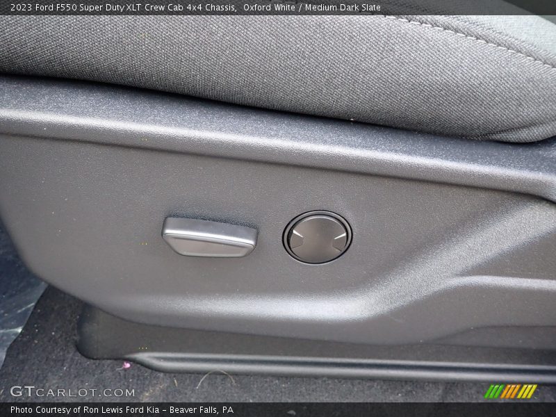 Oxford White / Medium Dark Slate 2023 Ford F550 Super Duty XLT Crew Cab 4x4 Chassis
