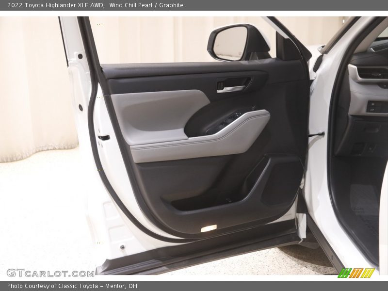 Wind Chill Pearl / Graphite 2022 Toyota Highlander XLE AWD