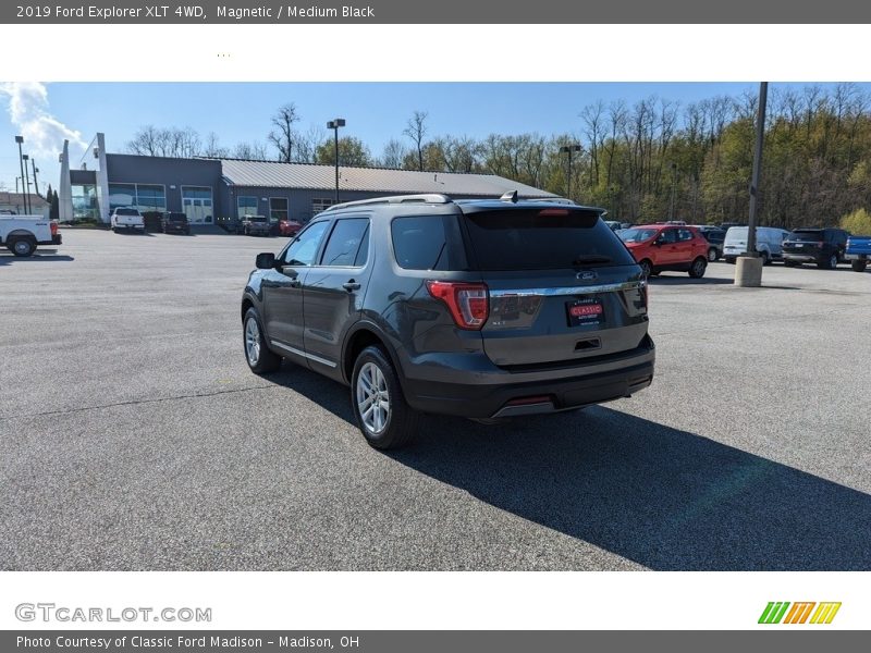 Magnetic / Medium Black 2019 Ford Explorer XLT 4WD