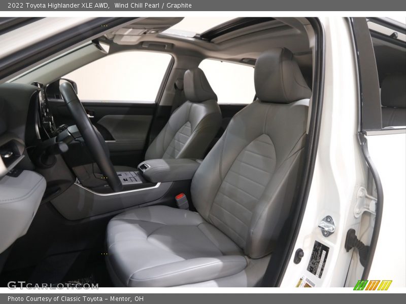 Wind Chill Pearl / Graphite 2022 Toyota Highlander XLE AWD