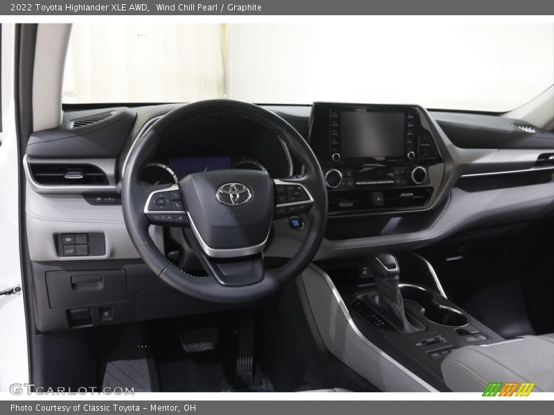 Wind Chill Pearl / Graphite 2022 Toyota Highlander XLE AWD