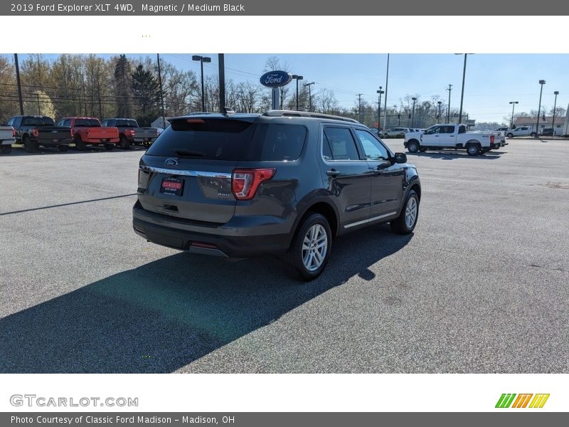Magnetic / Medium Black 2019 Ford Explorer XLT 4WD