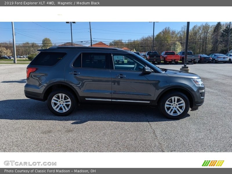 Magnetic / Medium Black 2019 Ford Explorer XLT 4WD