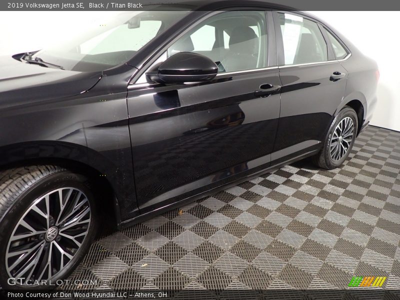 Black / Titan Black 2019 Volkswagen Jetta SE