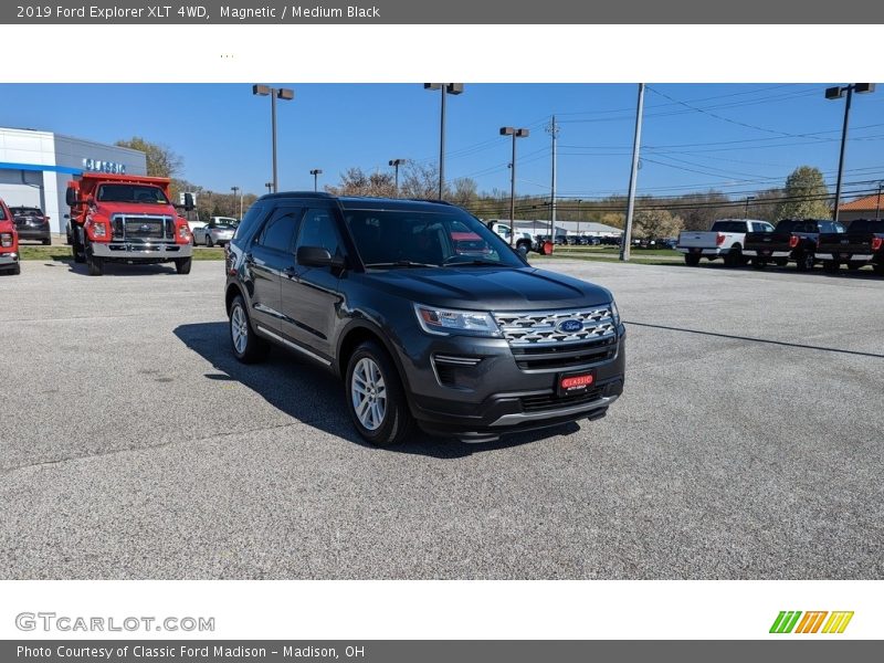 Magnetic / Medium Black 2019 Ford Explorer XLT 4WD