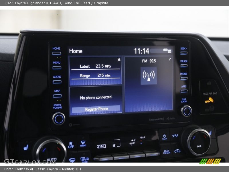 Wind Chill Pearl / Graphite 2022 Toyota Highlander XLE AWD
