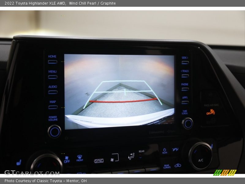 Wind Chill Pearl / Graphite 2022 Toyota Highlander XLE AWD