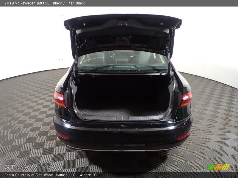 Black / Titan Black 2019 Volkswagen Jetta SE