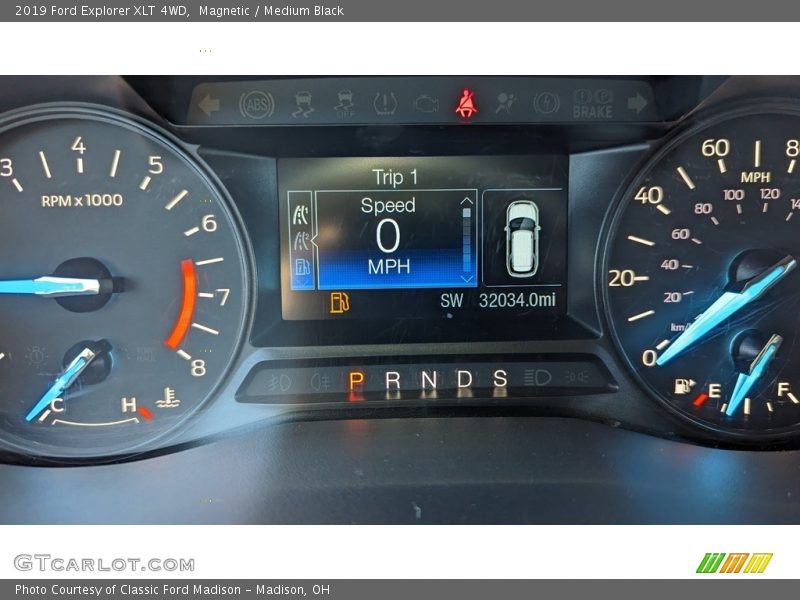 Magnetic / Medium Black 2019 Ford Explorer XLT 4WD