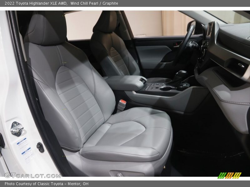 Wind Chill Pearl / Graphite 2022 Toyota Highlander XLE AWD