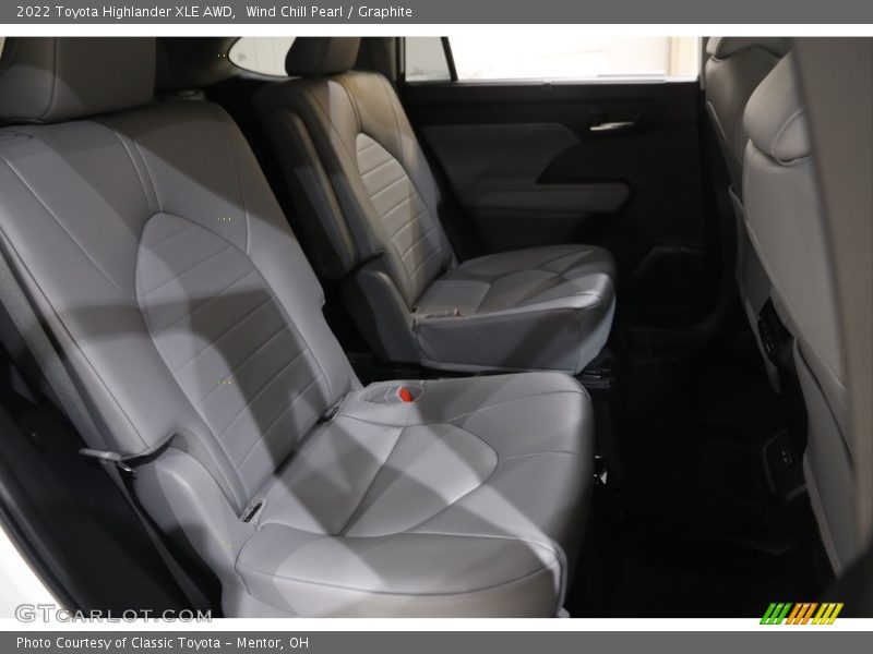 Wind Chill Pearl / Graphite 2022 Toyota Highlander XLE AWD