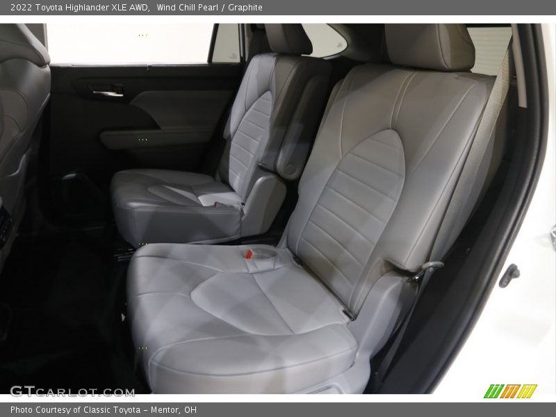 Wind Chill Pearl / Graphite 2022 Toyota Highlander XLE AWD