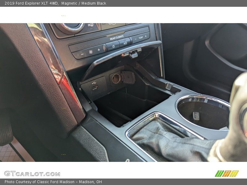 Magnetic / Medium Black 2019 Ford Explorer XLT 4WD