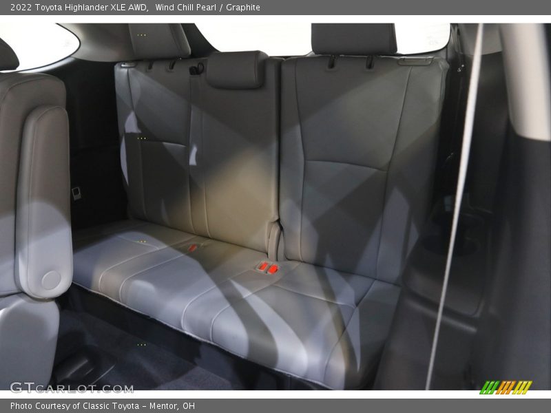Wind Chill Pearl / Graphite 2022 Toyota Highlander XLE AWD