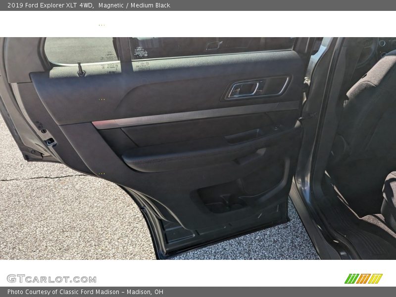 Magnetic / Medium Black 2019 Ford Explorer XLT 4WD
