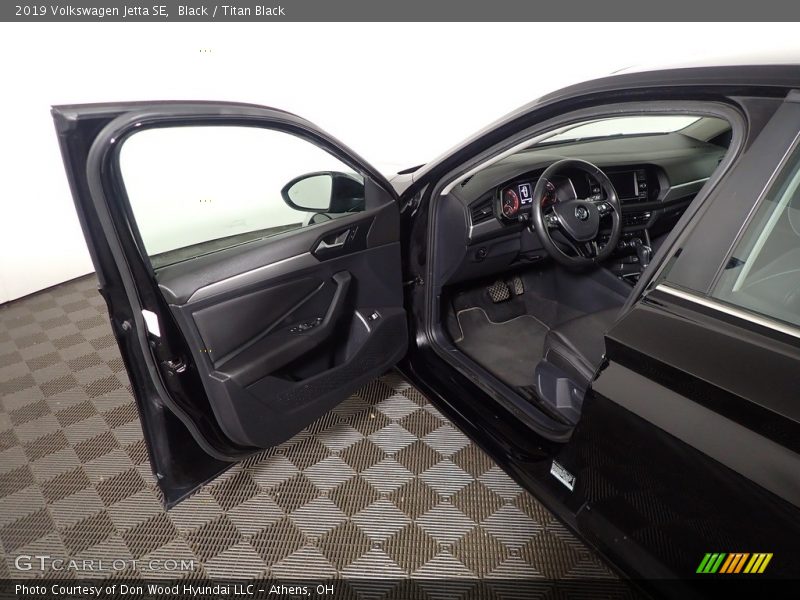 Black / Titan Black 2019 Volkswagen Jetta SE