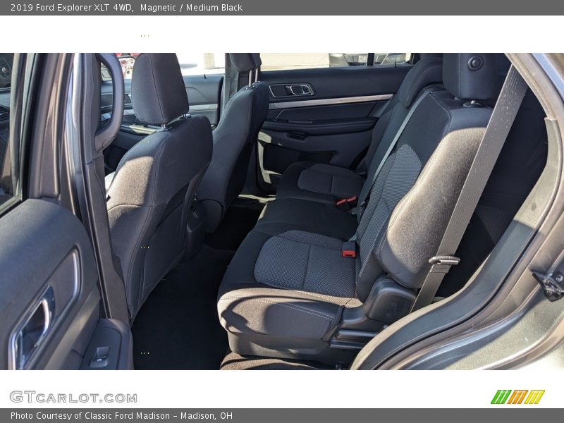 Magnetic / Medium Black 2019 Ford Explorer XLT 4WD