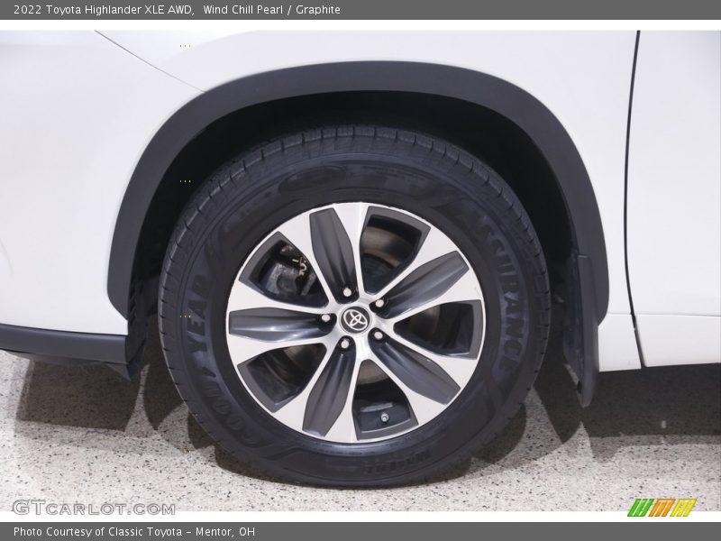 Wind Chill Pearl / Graphite 2022 Toyota Highlander XLE AWD