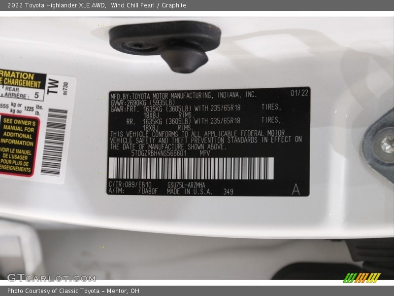 Wind Chill Pearl / Graphite 2022 Toyota Highlander XLE AWD