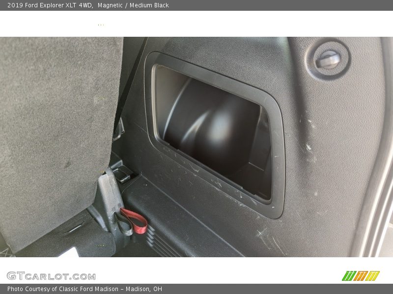 Magnetic / Medium Black 2019 Ford Explorer XLT 4WD