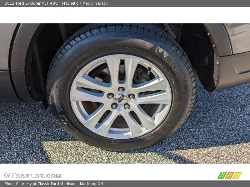Magnetic / Medium Black 2019 Ford Explorer XLT 4WD