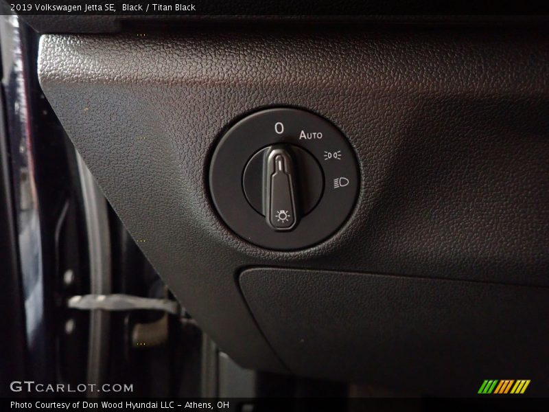 Black / Titan Black 2019 Volkswagen Jetta SE