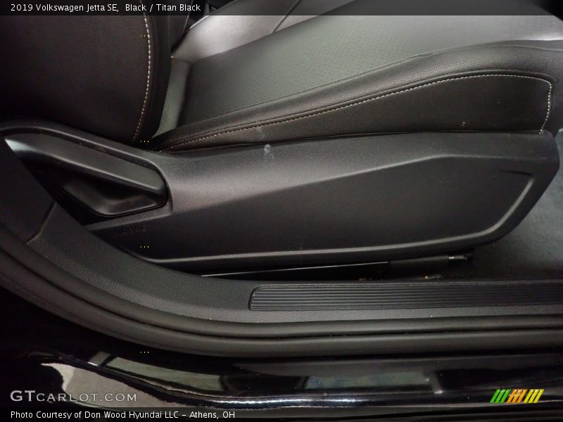 Black / Titan Black 2019 Volkswagen Jetta SE