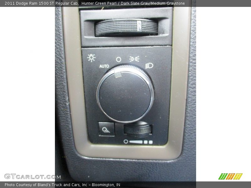 Hunter Green Pearl / Dark Slate Gray/Medium Graystone 2011 Dodge Ram 1500 ST Regular Cab