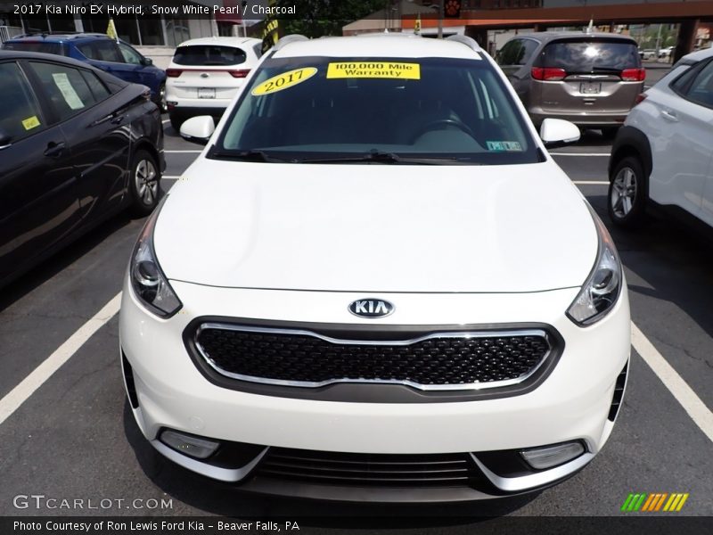Snow White Pearl / Charcoal 2017 Kia Niro EX Hybrid