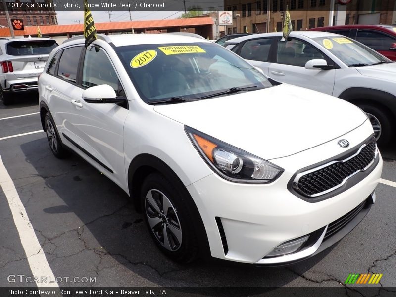 Front 3/4 View of 2017 Niro EX Hybrid