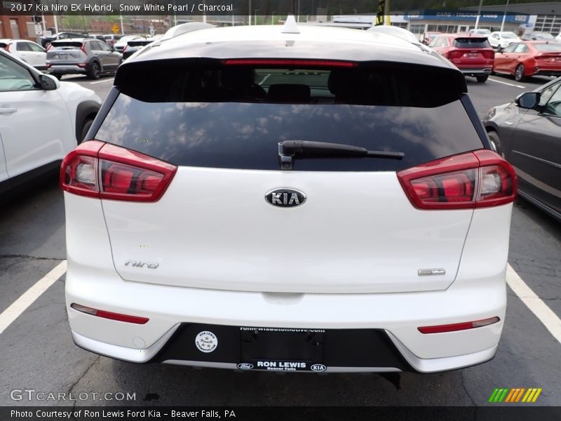 Snow White Pearl / Charcoal 2017 Kia Niro EX Hybrid