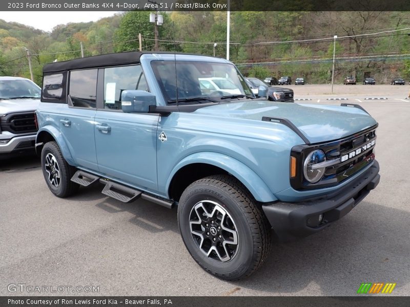Front 3/4 View of 2023 Bronco Outer Banks 4X4 4-Door