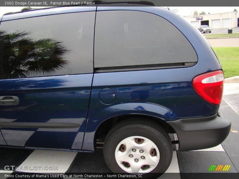 Patriot Blue Pearl / Taupe 2002 Dodge Caravan SE