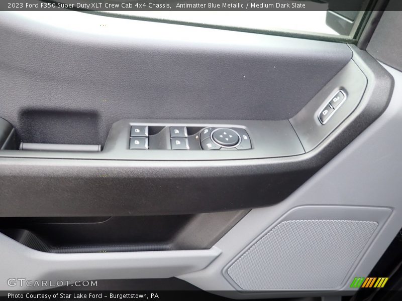 Door Panel of 2023 F350 Super Duty XLT Crew Cab 4x4 Chassis