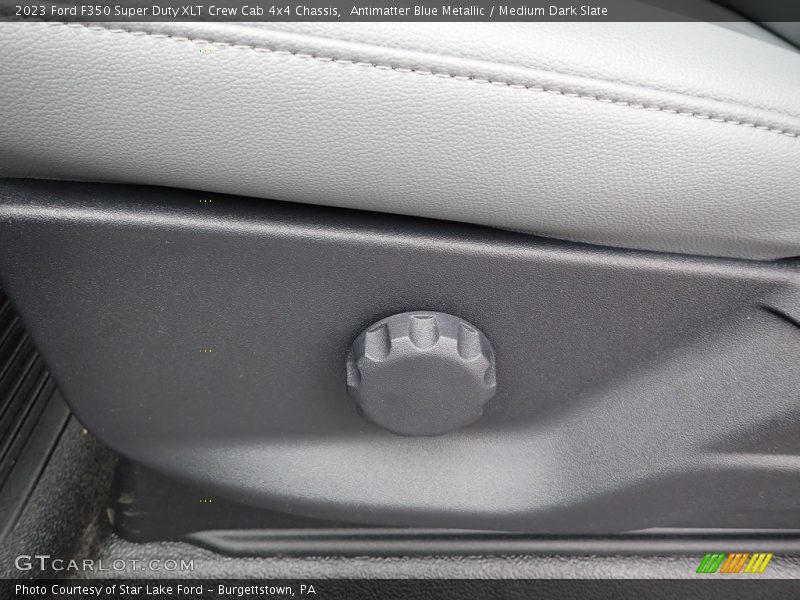 Antimatter Blue Metallic / Medium Dark Slate 2023 Ford F350 Super Duty XLT Crew Cab 4x4 Chassis