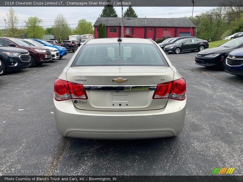 Champagne Silver Metallic / Jet Black 2016 Chevrolet Cruze Limited LT