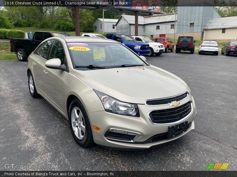 Champagne Silver Metallic / Jet Black 2016 Chevrolet Cruze Limited LT