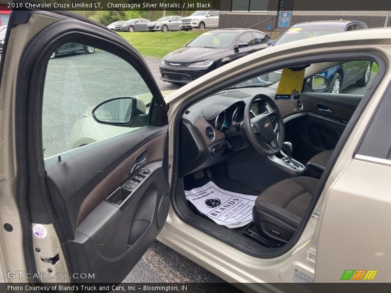 Champagne Silver Metallic / Jet Black 2016 Chevrolet Cruze Limited LT