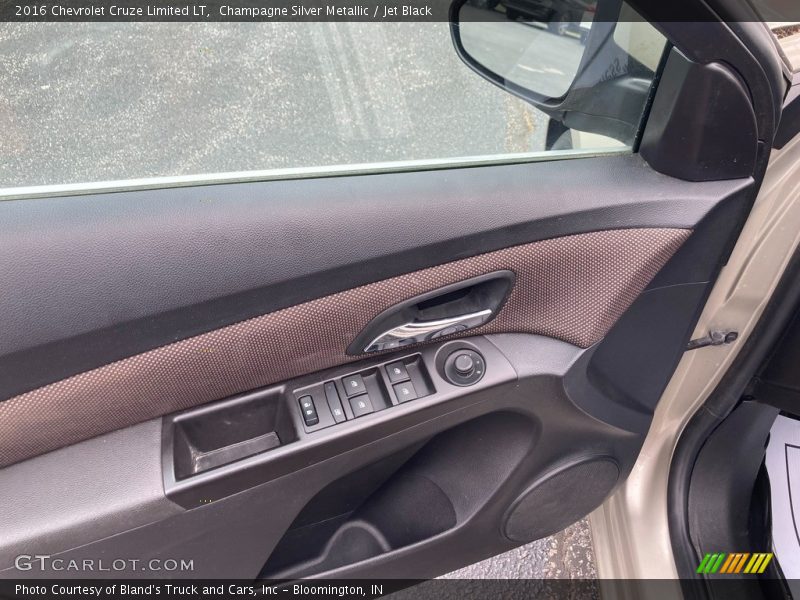 Champagne Silver Metallic / Jet Black 2016 Chevrolet Cruze Limited LT