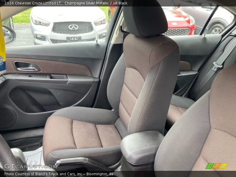 Champagne Silver Metallic / Jet Black 2016 Chevrolet Cruze Limited LT