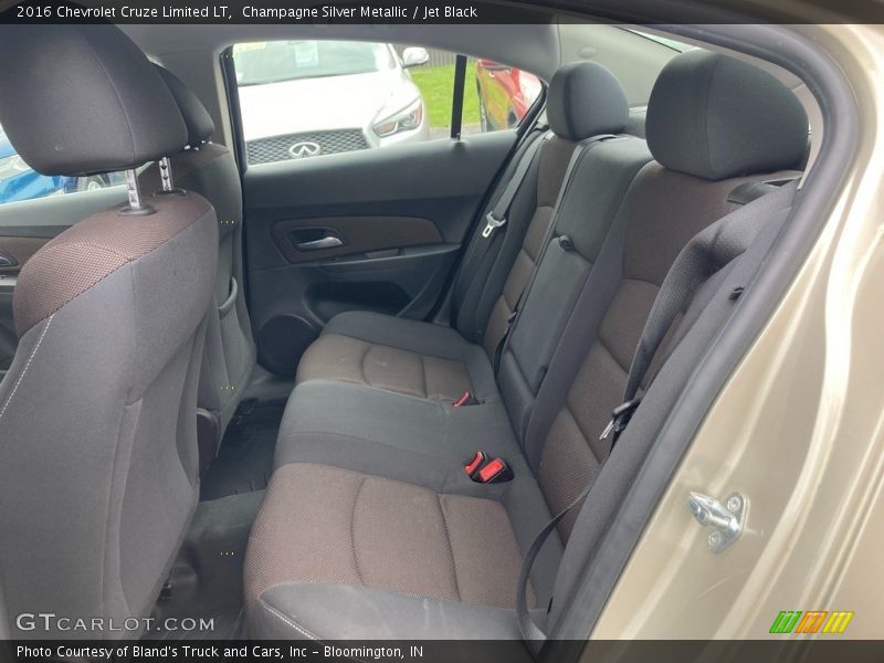 Champagne Silver Metallic / Jet Black 2016 Chevrolet Cruze Limited LT