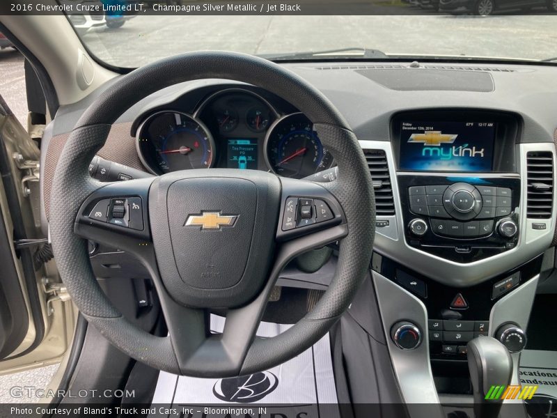 Champagne Silver Metallic / Jet Black 2016 Chevrolet Cruze Limited LT