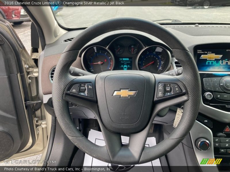 Champagne Silver Metallic / Jet Black 2016 Chevrolet Cruze Limited LT