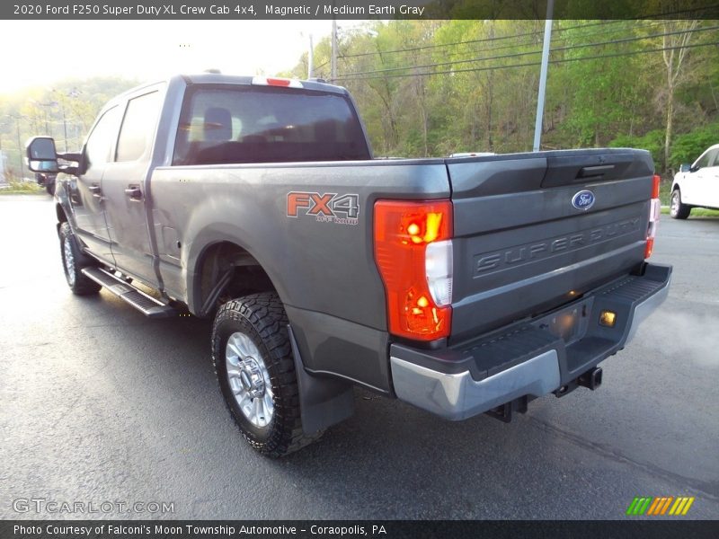 Magnetic / Medium Earth Gray 2020 Ford F250 Super Duty XL Crew Cab 4x4