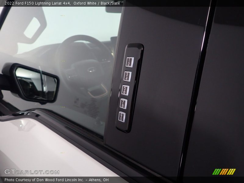 Oxford White / Black/Slate 2022 Ford F150 Lightning Lariat 4x4