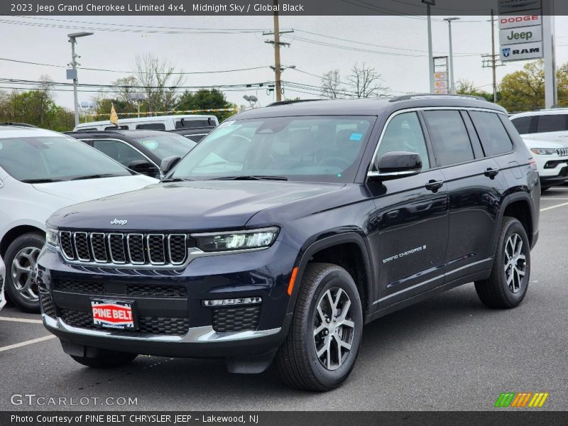 Front 3/4 View of 2023 Grand Cherokee L Limited 4x4