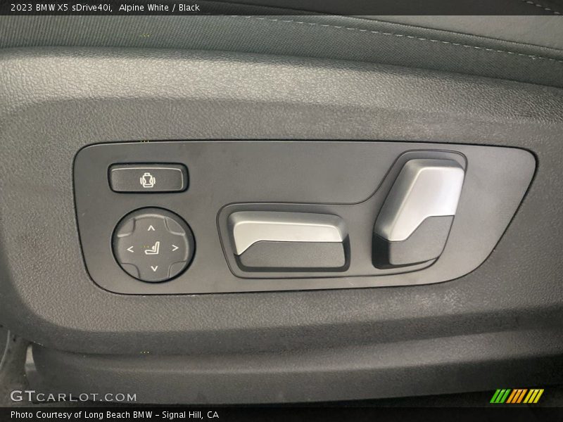 Alpine White / Black 2023 BMW X5 sDrive40i