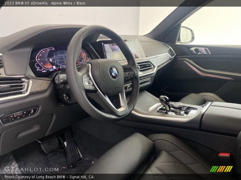 Alpine White / Black 2023 BMW X5 sDrive40i